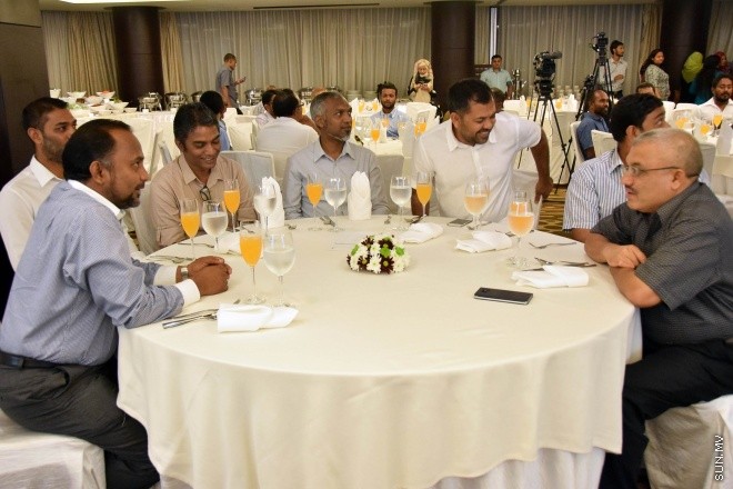 ޖެނުވަރީ 25، 2016: ސަލްޓަން ޕާކު ތަރައްގީކުރުމުގެ މަސައްކަތް އެމްޓީސީސީ އާއި ހަވާލުކުރުމަށް ބޭއްވި ރަސްމިއްޔާތުގެ ތެރެއިން ---- ސަން ފޮޓޯ/ އަހުމަދު ޝަރުވާން 