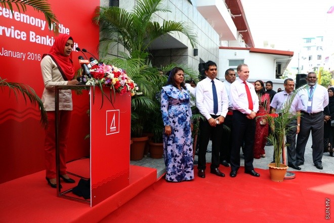 ޖެނުވަރީ 26، 2016: ބީއެމްއެލްގެ ދިހަވަނަ ސެލްފް ސާވިސް އޭޓީއެމް ޔުނިޓް އައިޖީއެމްއެޗު ގައި ހުޅުވުމަށް ބޭއްވި ރަސްމިއްޔާތުގެ ތެރެއިން --- ސަން ފޮޓޯ/ ޔޫސުފް ސޮފްވާން