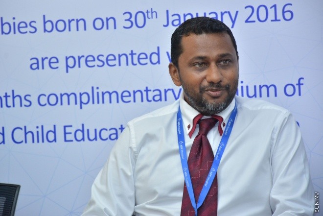 ޖެނުއަރީ 31، 2016: އެލައިޑް އިންޝުއަރެންސް ކުންފުންޏަށް 31 އަހަރު ފުރުނު އަހަރީ ދުވަސް ކަމަށްވާ ޖެނުއަރީ 30 ވަނަ ދުވަހު ރާއްޖޭގައި އުފަންވި ހުރިހާ ކުދިންނަށް އެ ކުންފުނިން އިންޝްއަރެންސް ޕްލޭނެއް ހަދިޔާ ކުރުމަށް ބޭއްވި ހަފްލާގެ ތެރެއިން -- ސަން ފޮޓޯ/ފަޔާޒު މޫސާ