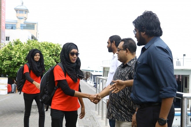 ފެބްރުއަރީ 2، 2016: ސައުތު އޭޝިއަން ގޭމްސްގައި ވާދަ ކުރާ ރާއްޖޭގެ ގައުމީ އަންހެން ފުޓްބޯޅަ ޓީމު ފުރުން -- ސަން ފޮޓޯ/ފަޔާޒު މޫސާ