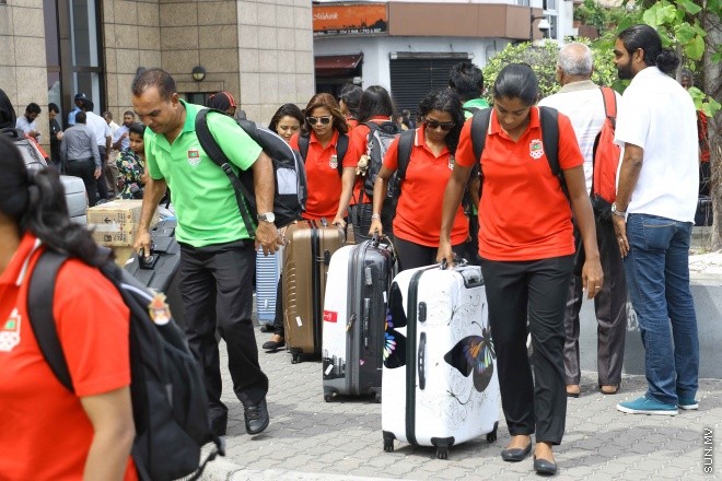 ފެބްރުއަރީ 2، 2016: ސައުތު އޭޝިއަން ގޭމްސްގައި ވާދަ ކުރާ ރާއްޖޭގެ ގައުމީ އަންހެން ފުޓްބޯޅަ ޓީމު ފުރުން -- ސަން ފޮޓޯ/ފަޔާޒު މޫސާ