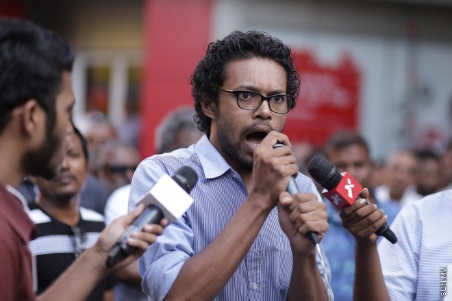 ފެބްރުއަރީ 5، 2016: ކޮރަޕްޝަނާ ދެކޮޅަށް އެމްޑީޕީން އިސްނަގައިގެން ކުރިއަށް ގެންދިޔަ އެއްވުމުގެ ތެރެއިން -- ސަން ފޮޓޯ/ފަޔާޒު މޫސާ