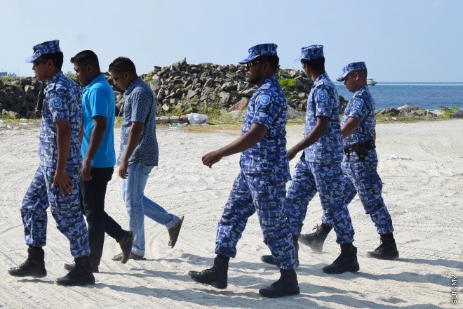 ސަރުކާރުން އިނގިރޭސިވިލާތުގެ ގްލޯބަލް ޕްރޮޖެކްޓްސް ޑިވެލޮޕްމަންޓް (ޖީޕީޑީ) އަށް ތަރައްގީ ކުރުމަށް   ކޮންސެޝަން އެގްރީމެންޓުގެ ދަށުން ދޫކޮށްފައިވާ ގުޅީފަޅު ފުލުހުންގެ އެހީތެރިކަމާ އެކު ސަރުކާރުގެ ބެލުމުގެ ދަށަށް ގެންދިޔުން ---- ސަން ފޮޓޯ: އަހްމަދު އާޒިފް