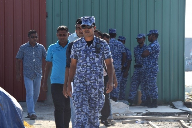ސަރުކާރުން އިނގިރޭސިވިލާތުގެ ގްލޯބަލް ޕްރޮޖެކްޓްސް ޑިވެލޮޕްމަންޓް (ޖީޕީޑީ) އަށް ތަރައްގީ ކުރުމަށް   ކޮންސެޝަން އެގްރީމެންޓުގެ ދަށުން ދޫކޮށްފައިވާ ގުޅީފަޅު ފުލުހުންގެ އެހީތެރިކަމާ އެކު ސަރުކާރުގެ ބެލުމުގެ ދަށަށް ގެންދިޔުން ---- ސަން ފޮޓޯ: އަހްމަދު އާޒިފް