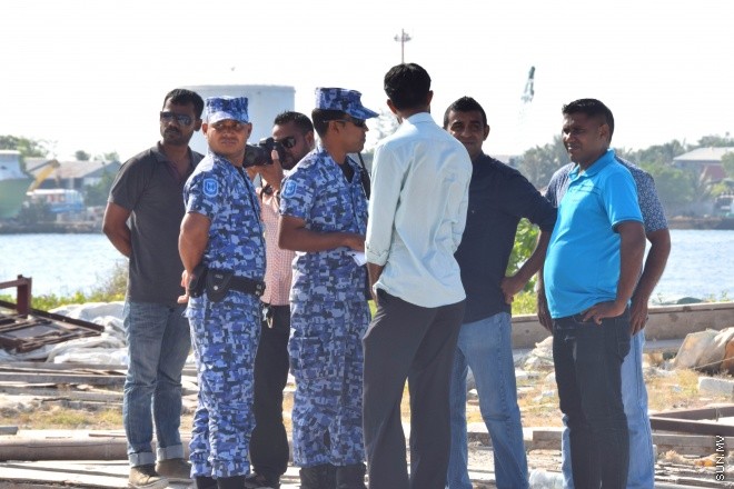 ސަރުކާރުން އިނގިރޭސިވިލާތުގެ ގްލޯބަލް ޕްރޮޖެކްޓްސް ޑިވެލޮޕްމަންޓް (ޖީޕީޑީ) އަށް ތަރައްގީ ކުރުމަށް   ކޮންސެޝަން އެގްރީމެންޓުގެ ދަށުން ދޫކޮށްފައިވާ ގުޅީފަޅު ފުލުހުންގެ އެހީތެރިކަމާ އެކު ސަރުކާރުގެ ބެލުމުގެ ދަށަށް ގެންދިޔުން ---- ސަން ފޮޓޯ: އަހްމަދު އާޒިފް