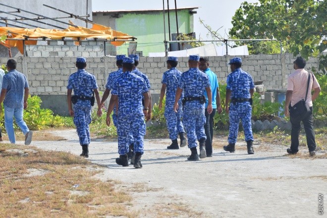 ސަރުކާރުން އިނގިރޭސިވިލާތުގެ ގްލޯބަލް ޕްރޮޖެކްޓްސް ޑިވެލޮޕްމަންޓް (ޖީޕީޑީ) އަށް ތަރައްގީ ކުރުމަށް   ކޮންސެޝަން އެގްރީމެންޓުގެ ދަށުން ދޫކޮށްފައިވާ ގުޅީފަޅު ފުލުހުންގެ އެހީތެރިކަމާ އެކު ސަރުކާރުގެ ބެލުމުގެ ދަށަށް ގެންދިޔުން ---- ސަން ފޮޓޯ: އަހްމަދު އާޒިފް