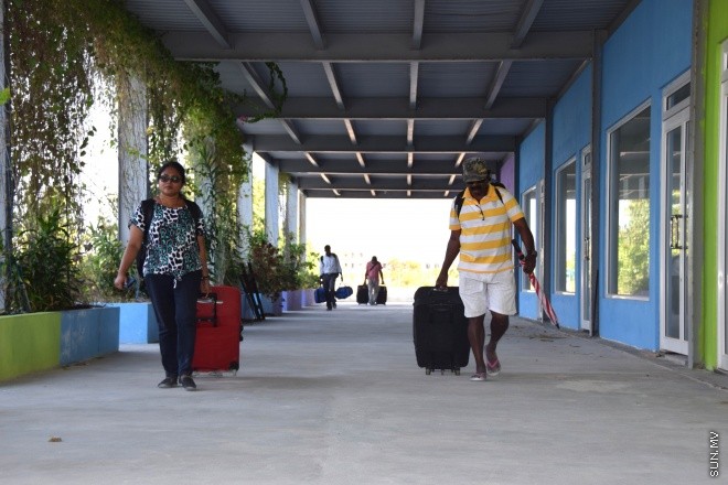 ސަރުކާރުން އިނގިރޭސިވިލާތުގެ ގްލޯބަލް ޕްރޮޖެކްޓްސް ޑިވެލޮޕްމަންޓް (ޖީޕީޑީ) އަށް ތަރައްގީ ކުރުމަށް   ކޮންސެޝަން އެގްރީމެންޓުގެ ދަށުން ދޫކޮށްފައިވާ ގުޅީފަޅު ފުލުހުންގެ އެހީތެރިކަމާ އެކު ސަރުކާރުގެ ބެލުމުގެ ދަށަށް ގެންދިޔުން ---- ސަން ފޮޓޯ: އަހްމަދު އާޒިފް