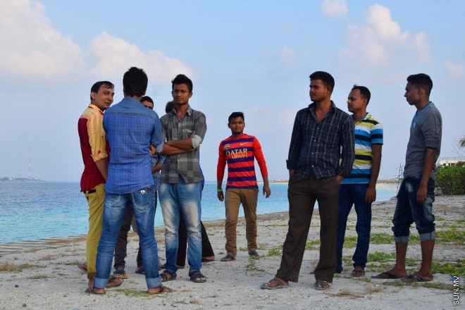 ސަރުކާރުން އިނގިރޭސިވިލާތުގެ ގްލޯބަލް ޕްރޮޖެކްޓްސް ޑިވެލޮޕްމަންޓް (ޖީޕީޑީ) އަށް ތަރައްގީ ކުރުމަށް   ކޮންސެޝަން އެގްރީމެންޓުގެ ދަށުން ދޫކޮށްފައިވާ ގުޅީފަޅު ފުލުހުންގެ އެހީތެރިކަމާ އެކު ސަރުކާރުގެ ބެލުމުގެ ދަށަށް ގެންދިޔުން ---- ސަން ފޮޓޯ: އަހްމަދު އާޒިފް