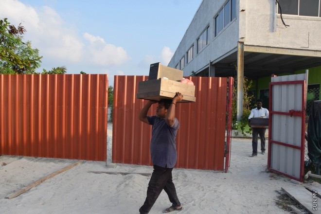 ސަރުކާރުން އިނގިރޭސިވިލާތުގެ ގްލޯބަލް ޕްރޮޖެކްޓްސް ޑިވެލޮޕްމަންޓް (ޖީޕީޑީ) އަށް ތަރައްގީ ކުރުމަށް   ކޮންސެޝަން އެގްރީމެންޓުގެ ދަށުން ދޫކޮށްފައިވާ ގުޅީފަޅު ފުލުހުންގެ އެހީތެރިކަމާ އެކު ސަރުކާރުގެ ބެލުމުގެ ދަށަށް ގެންދިޔުން ---- ސަން ފޮޓޯ: އަހްމަދު އާޒިފް