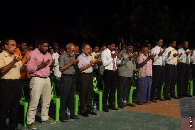 19 ފެބްރުއަރީ 2016 : އާދާލަތު ޕާޓީން އާޓިފިޝަލް ބީޗުގައި ބޭވިޖަލްސާގެ ތެރެއިން --- ސަން ފޮޓޯ : މުހަންމަދު އަފްރާހް 