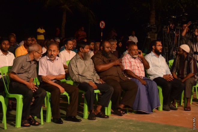 19 ފެބްރުއަރީ 2016 : އާދާލަތު ޕާޓީން އާޓިފިޝަލް ބީޗުގައި ބޭވިޖަލްސާގެ ތެރެއިން --- ސަން ފޮޓޯ : މުހަންމަދު އަފްރާހް 