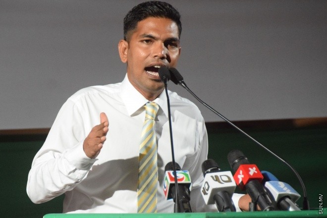 19 ފެބްރުއަރީ 2016 : އާދާލަތު ޕާޓީން އާޓިފިޝަލް ބީޗުގައި ބޭވިޖަލްސާގެ ތެރެއިން --- ސަން ފޮޓޯ : މުހަންމަދު އަފްރާހް 