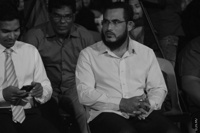 19 ފެބްރުއަރީ 2016 : އާދާލަތު ޕާޓީން އާޓިފިޝަލް ބީޗުގައި ބޭވިޖަލްސާގެ ތެރެއިން --- ސަން ފޮޓޯ : މުހަންމަދު އަފްރާހް 