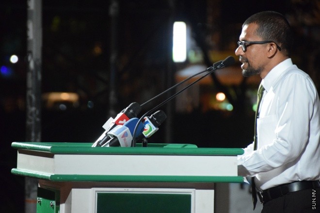 19 ފެބްރުއަރީ 2016 : އާދާލަތު ޕާޓީން އާޓިފިޝަލް ބީޗުގައި ބޭވިޖަލްސާގެ ތެރެއިން --- ސަން ފޮޓޯ : މުހަންމަދު އަފްރާހް 
