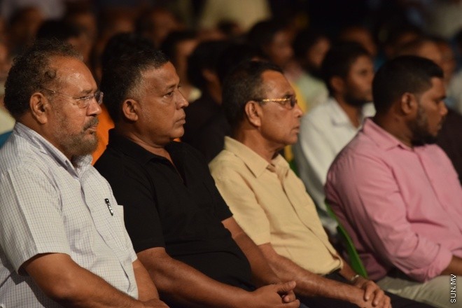 19 ފެބްރުއަރީ 2016 : އާދާލަތު ޕާޓީން އާޓިފިޝަލް ބީޗުގައި ބޭވިޖަލްސާގެ ތެރެއިން --- ސަން ފޮޓޯ : މުހަންމަދު އަފްރާހް 