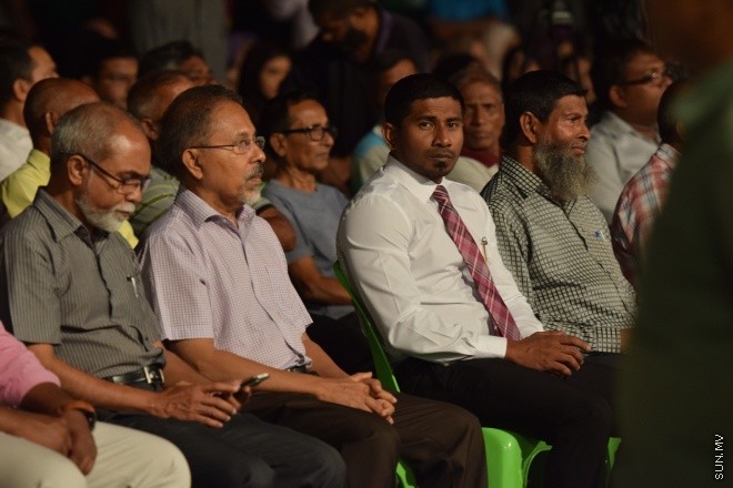 19 ފެބްރުއަރީ 2016 : އާދާލަތު ޕާޓީން އާޓިފިޝަލް ބީޗުގައި ބޭވިޖަލްސާގެ ތެރެއިން --- ސަން ފޮޓޯ : މުހަންމަދު އަފްރާހް 