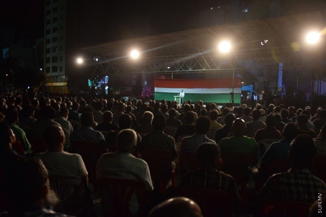19 ފެބްރުއަރީ 2016 : އާދާލަތު ޕާޓީން އާޓިފިޝަލް ބީޗުގައި ބޭވިޖަލްސާގެ ތެރެއިން --- ސަން ފޮޓޯ : މުހަންމަދު އަފްރާހް 