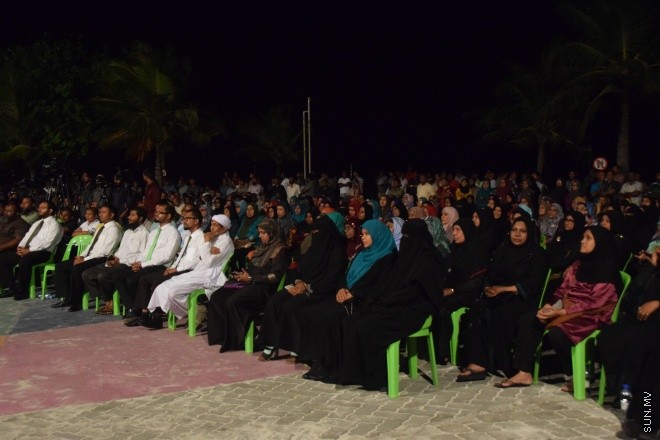 19 ފެބްރުއަރީ 2016 : އާދާލަތު ޕާޓީން އާޓިފިޝަލް ބީޗުގައި ބޭވިޖަލްސާގެ ތެރެއިން --- ސަން ފޮޓޯ : މުހަންމަދު އަފްރާހް 