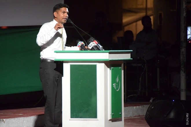 19 ފެބްރުއަރީ 2016 : އާދާލަތު ޕާޓީން އާޓިފިޝަލް ބީޗުގައި ބޭވިޖަލްސާގެ ތެރެއިން --- ސަން ފޮޓޯ : މުހަންމަދު އަފްރާހް 