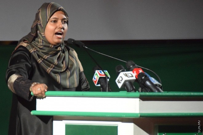 19 ފެބްރުއަރީ 2016 : އާދާލަތު ޕާޓީން އާޓިފިޝަލް ބީޗުގައި ބޭވިޖަލްސާގެ ތެރެއިން --- ސަން ފޮޓޯ : މުހަންމަދު އަފްރާހް 