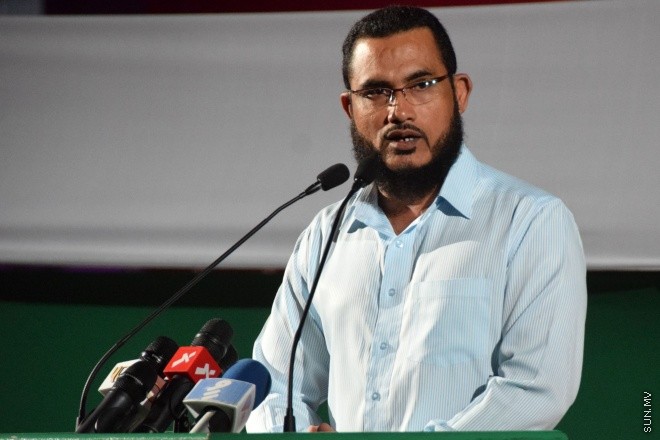 19 ފެބްރުއަރީ 2016 : އާދާލަތު ޕާޓީން އާޓިފިޝަލް ބީޗުގައި ބޭވިޖަލްސާގެ ތެރެއިން --- ސަން ފޮޓޯ : މުހަންމަދު އަފްރާހް 