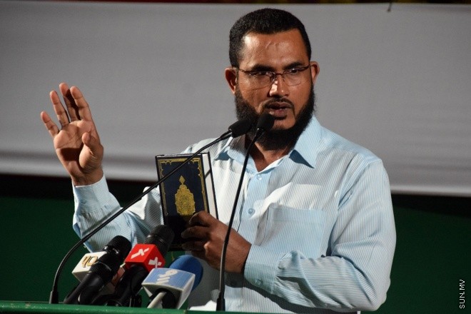 19 ފެބްރުއަރީ 2016 : އާދާލަތު ޕާޓީން އާޓިފިޝަލް ބީޗުގައި ބޭވިޖަލްސާގެ ތެރެއިން --- ސަން ފޮޓޯ : މުހަންމަދު އަފްރާހް 