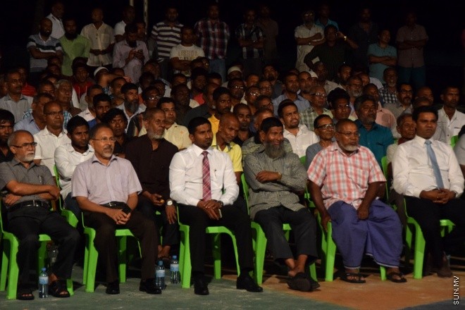 19 ފެބްރުއަރީ 2016 : އާދާލަތު ޕާޓީން އާޓިފިޝަލް ބީޗުގައި ބޭވިޖަލްސާގެ ތެރެއިން --- ސަން ފޮޓޯ : މުހަންމަދު އަފްރާހް 