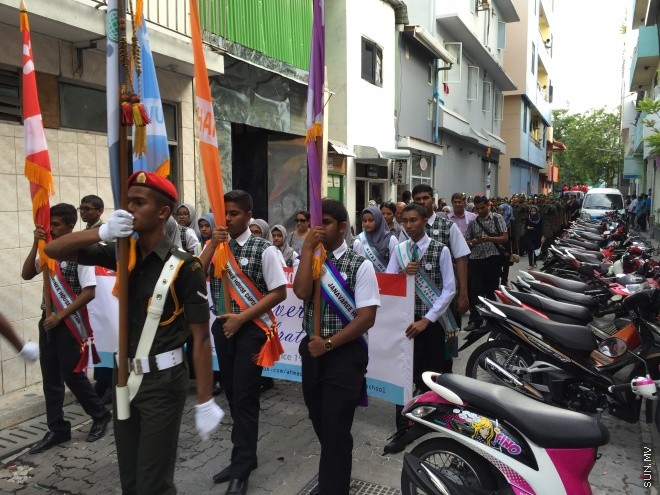 ފެބްރުއަރީ 20، 2016: އަހުމަދިއްޔާ އިންޓަނޭޝަނަލް ސްކޫލުގެ 34 ވަނަ އަހަރީ ދުވަސް ފާހަގަ ކުރުމުގެ ގޮތުން ބޭއްވި ޕެރޭޑް--ސަންފޮޓޯ: އަހުމަދު މުޖުތަބާ