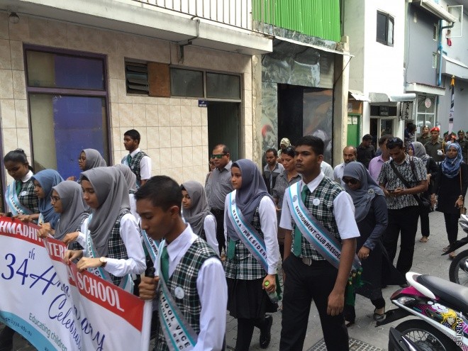 ފެބްރުއަރީ 20، 2016: އަހުމަދިއްޔާ އިންޓަނޭޝަނަލް ސްކޫލުގެ 34 ވަނަ އަހަރީ ދުވަސް ފާހަގަ ކުރުމުގެ ގޮތުން ބޭއްވި ޕެރޭޑް--ސަންފޮޓޯ: އަހުމަދު މުޖުތަބާ