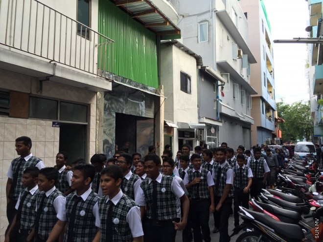 ފެބްރުއަރީ 20، 2016: އަހުމަދިއްޔާ އިންޓަނޭޝަނަލް ސްކޫލުގެ 34 ވަނަ އަހަރީ ދުވަސް ފާހަގަ ކުރުމުގެ ގޮތުން ބޭއްވި ޕެރޭޑް--ސަންފޮޓޯ: އަހުމަދު މުޖުތަބާ