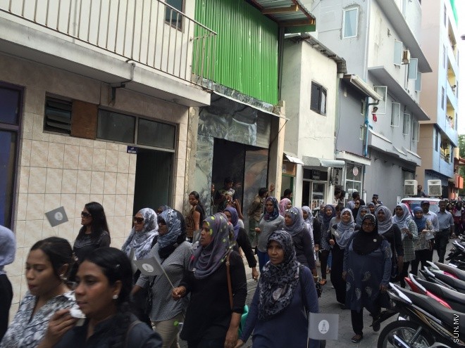 ފެބްރުއަރީ 20، 2016: އަހުމަދިއްޔާ އިންޓަނޭޝަނަލް ސްކޫލުގެ 34 ވަނަ އަހަރީ ދުވަސް ފާހަގަ ކުރުމުގެ ގޮތުން ބޭއްވި ޕެރޭޑް--ސަންފޮޓޯ: އަހުމަދު މުޖުތަބާ