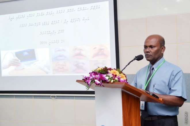 ފެބްރުއަރީ 21، 2016: ހުޅުމާލޭ ހޮސްޕިޓަލްގައި އަލްޓްރާ ސައުންޑް ސްކޭން އާއި ތުންފަތާއި ތަލީގެ އައިބު (ކްލެފްޓް/ކްލެފްޓް ޕެލެޓް) އޮޕަރޭޝަން ކުރުމުގެ ކޭމްޕް އިފްތިތާހުކުރުމަށް ހުޅުމާލޭ ހޮސްޕިޓަލްގައި ބޭއްވި ރަސްމިއްޔާތުގެ ތެރެއިން -- ސަން ފޮޓޯ/ ފަޔާޒު މޫސާ