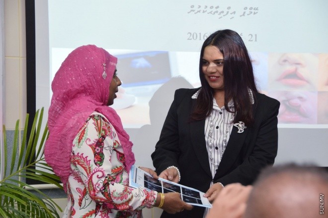 ފެބްރުއަރީ 21، 2016: ހުޅުމާލޭ ހޮސްޕިޓަލްގައި އަލްޓްރާ ސައުންޑް ސްކޭން އާއި ތުންފަތާއި ތަލީގެ އައިބު (ކްލެފްޓް/ކްލެފްޓް ޕެލެޓް) އޮޕަރޭޝަން ކުރުމުގެ ކޭމްޕް އިފްތިތާހުކުރުމަށް ހުޅުމާލޭ ހޮސްޕިޓަލްގައި ބޭއްވި ރަސްމިއްޔާތުގެ ތެރެއިން -- ސަން ފޮޓޯ/ ފަޔާޒު މޫސާ
