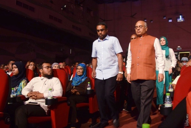 ފެބްރުއަރީ 22، 2016: އޭސީސީގެ "ބިތުފަންގި" ޑްރާމާ ސީރީޒް ޕްރިމިއާ ކުރުމަށް އޮލިމްޕަހުގައި ބޭއްވި ރަސްމިއްޔާތުގެ ތެރެއިން--ސަންފޮޓޯ: ފަޔާޒު މޫސާ