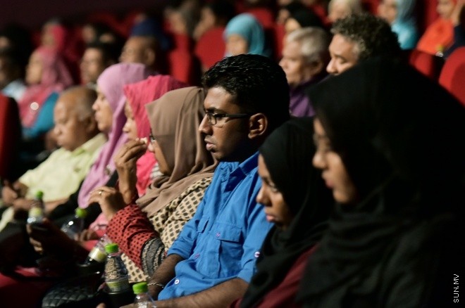 ފެބްރުއަރީ 22، 2016: އޭސީސީގެ "ބިތުފަންގި" ޑްރާމާ ސީރީޒް ޕްރިމިއާ ކުރުމަށް އޮލިމްޕަހުގައި ބޭއްވި ރަސްމިއްޔާތުގެ ތެރެއިން--ސަންފޮޓޯ: ފަޔާޒު މޫސާ