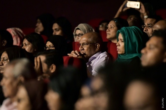 ފެބްރުއަރީ 22، 2016: އޭސީސީގެ "ބިތުފަންގި" ޑްރާމާ ސީރީޒް ޕްރިމިއާ ކުރުމަށް އޮލިމްޕަހުގައި ބޭއްވި ރަސްމިއްޔާތުގެ ތެރެއިން--ސަންފޮޓޯ: ފަޔާޒު މޫސާ