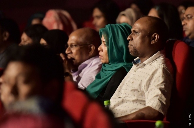 ފެބްރުއަރީ 22، 2016: އޭސީސީގެ "ބިތުފަންގި" ޑްރާމާ ސީރީޒް ޕްރިމިއާ ކުރުމަށް އޮލިމްޕަހުގައި ބޭއްވި ރަސްމިއްޔާތުގެ ތެރެއިން--ސަންފޮޓޯ: ފަޔާޒު މޫސާ