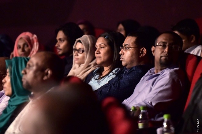 ފެބްރުއަރީ 22، 2016: އޭސީސީގެ "ބިތުފަންގި" ޑްރާމާ ސީރީޒް ޕްރިމިއާ ކުރުމަށް އޮލިމްޕަހުގައި ބޭއްވި ރަސްމިއްޔާތުގެ ތެރެއިން--ސަންފޮޓޯ: ފަޔާޒު މޫސާ