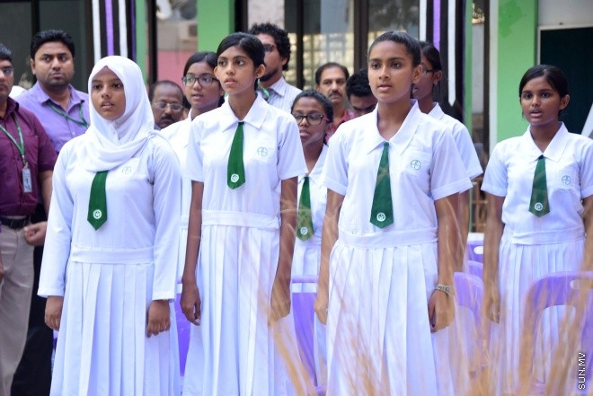 ފެބްރުއަރީ 24، 2016: މުހައްމަދު އަމީންދީދީގެ ހަނދާނުގައި ކޮންމެ އަހަރަކު ވެސް އަމީނިއްޔާ ސްކޫލުން ދެމުން އަންނަ މުހައްމަދު އަމީން އެވޯޑު ހަވާލުކުރުމާއި ސްކޫލްގެ ޕޯސްޓުުންނަށް މަގާމު ހަވާލުކުރުމަށް ބޭއްވި ރަސްމިއްޔާތު -- ސަން ފޮޓޯ/ ފަޔާޒު މޫސާ