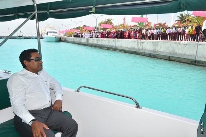 މާޗް 01، 2016: ހއ. ވަށަފަރުގައި ސަރުކާރުން ގާއިމްކޮށްފައިވާ ބަނދަރު ރަސްމީކޮށް ހުޅުވުމަށް ވަށަފަރުގައި ބޭއްވި ރަސްމިއްޔާތުގެ ތެރެއިން -- ފޮޓޯ/ ރައީސް އޮފީސް