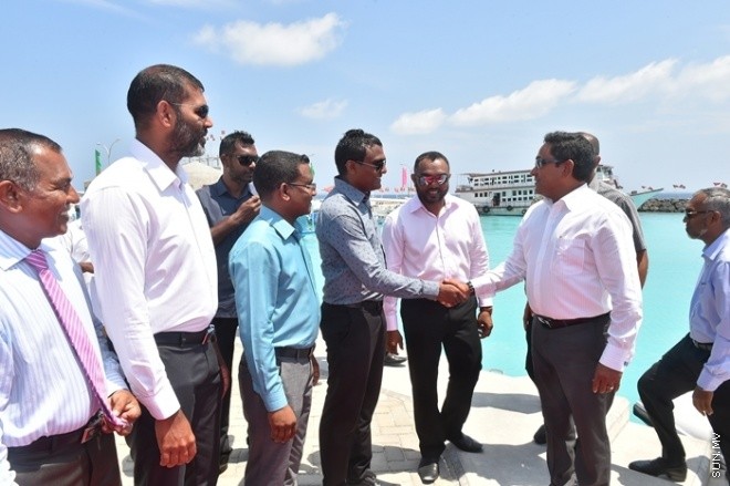މާޗް 01، 2016: ހއ. ވަށަފަރުގައި ސަރުކާރުން ގާއިމްކޮށްފައިވާ ބަނދަރު ރަސްމީކޮށް ހުޅުވުމަށް ވަށަފަރުގައި ބޭއްވި ރަސްމިއްޔާތުގެ ތެރެއިން -- ފޮޓޯ/ ރައީސް އޮފީސް