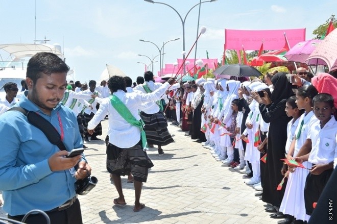މާޗް 01، 2016: ހއ. ވަށަފަރުގައި ސަރުކާރުން ގާއިމްކޮށްފައިވާ ބަނދަރު ރަސްމީކޮށް ހުޅުވުމަށް ވަށަފަރުގައި ބޭއްވި ރަސްމިއްޔާތުގެ ތެރެއިން -- ފޮޓޯ/ ރައީސް އޮފީސް