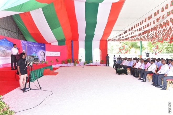މާޗް 01، 2016: ހއ. ވަށަފަރުގައި ސަރުކާރުން ގާއިމްކޮށްފައިވާ ބަނދަރު ރަސްމީކޮށް ހުޅުވުމަށް ވަށަފަރުގައި ބޭއްވި ރަސްމިއްޔާތުގެ ތެރެއިން -- ފޮޓޯ/ ރައީސް އޮފީސް