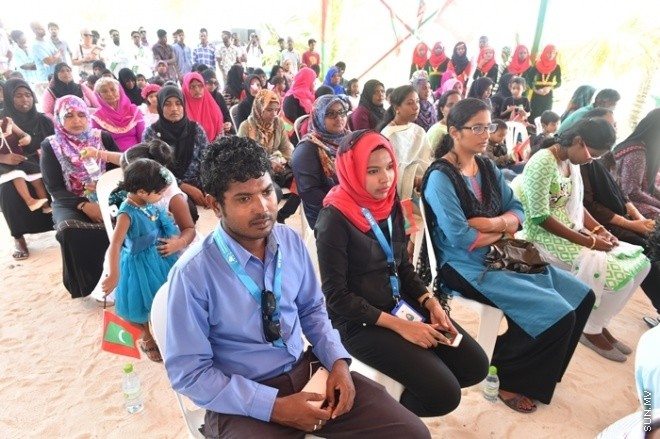 މާޗް 01، 2016: ހއ. ވަށަފަރުގައި ސަރުކާރުން ގާއިމްކޮށްފައިވާ ބަނދަރު ރަސްމީކޮށް ހުޅުވުމަށް ވަށަފަރުގައި ބޭއްވި ރަސްމިއްޔާތުގެ ތެރެއިން -- ފޮޓޯ/ ރައީސް އޮފީސް