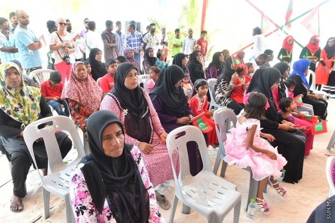 މާޗް 01، 2016: ހއ. ވަށަފަރުގައި ސަރުކާރުން ގާއިމްކޮށްފައިވާ ބަނދަރު ރަސްމީކޮށް ހުޅުވުމަށް ވަށަފަރުގައި ބޭއްވި ރަސްމިއްޔާތުގެ ތެރެއިން -- ފޮޓޯ/ ރައީސް އޮފީސް