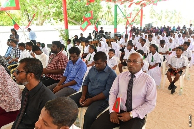 މާޗް 01، 2016: ހއ. ވަށަފަރުގައި ސަރުކާރުން ގާއިމްކޮށްފައިވާ ބަނދަރު ރަސްމީކޮށް ހުޅުވުމަށް ވަށަފަރުގައި ބޭއްވި ރަސްމިއްޔާތުގެ ތެރެއިން -- ފޮޓޯ/ ރައީސް އޮފީސް