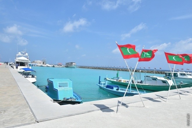 މާޗް 01، 2016: ހއ. ވަށަފަރުގައި ސަރުކާރުން ގާއިމްކޮށްފައިވާ ބަނދަރު ރަސްމީކޮށް ހުޅުވުމަށް ވަށަފަރުގައި ބޭއްވި ރަސްމިއްޔާތުގެ ތެރެއިން -- ފޮޓޯ/ ރައީސް އޮފީސް