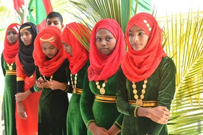 މާޗް 01، 2016: ހއ. ވަށަފަރުގައި ސަރުކާރުން ގާއިމްކޮށްފައިވާ ބަނދަރު ރަސްމީކޮށް ހުޅުވުމަށް ވަށަފަރުގައި ބޭއްވި ރަސްމިއްޔާތުގެ ތެރެއިން -- ފޮޓޯ/ ރައީސް އޮފީސް