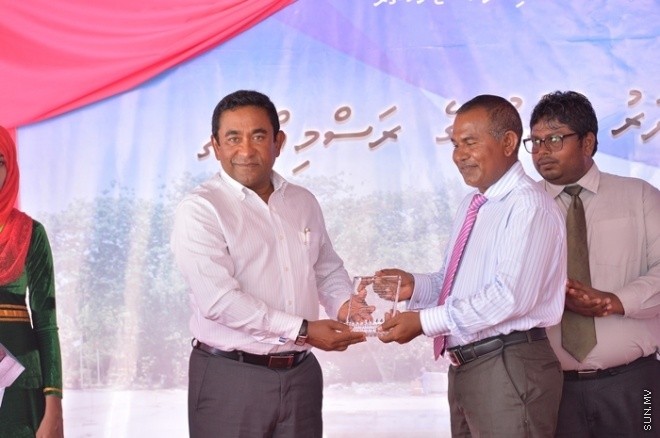 މާޗް 01، 2016: ހއ. ވަށަފަރުގައި ސަރުކާރުން ގާއިމްކޮށްފައިވާ ބަނދަރު ރަސްމީކޮށް ހުޅުވުމަށް ވަށަފަރުގައި ބޭއްވި ރަސްމިއްޔާތުގެ ތެރެއިން -- ފޮޓޯ/ ރައީސް އޮފީސް