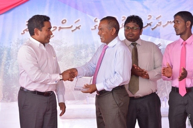 މާޗް 01، 2016: ހއ. ވަށަފަރުގައި ސަރުކާރުން ގާއިމްކޮށްފައިވާ ބަނދަރު ރަސްމީކޮށް ހުޅުވުމަށް ވަށަފަރުގައި ބޭއްވި ރަސްމިއްޔާތުގެ ތެރެއިން -- ފޮޓޯ/ ރައީސް އޮފީސް